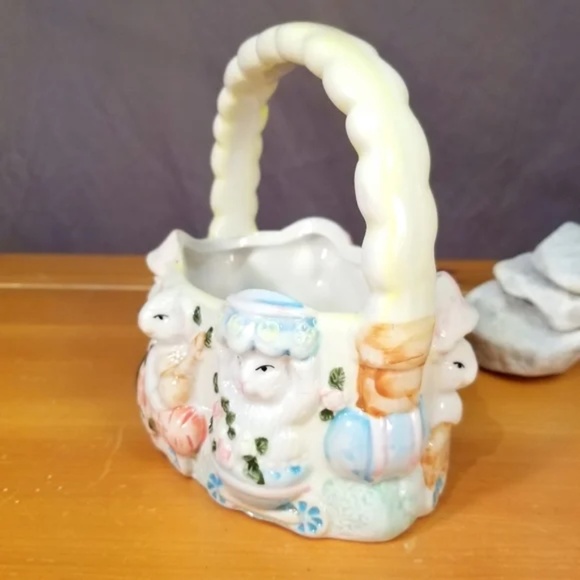 Vintage Bunny Handled Ceramic Basket - Picture 3 of 8